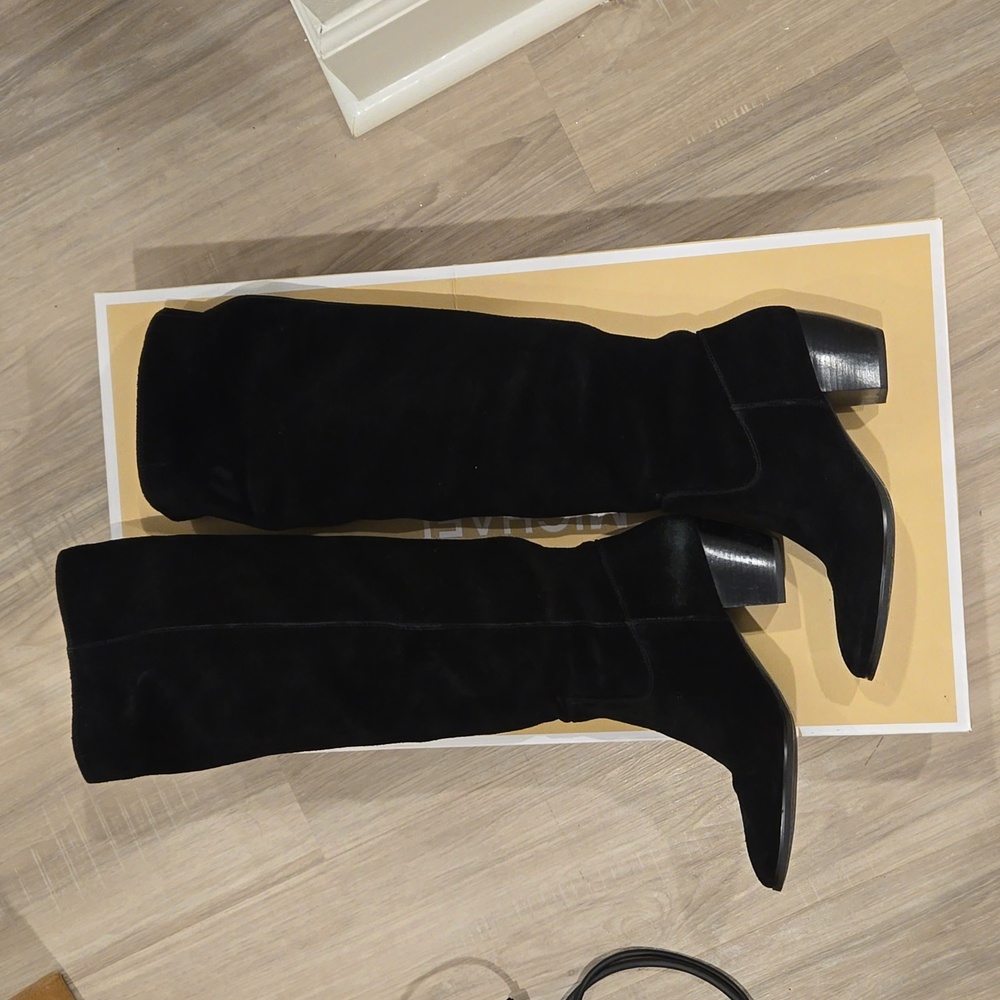 Suede boots